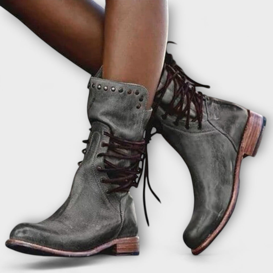 Carmen – Aruna Tahi Stiefel