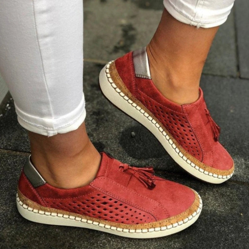 Isabelle | Perforierte Wildleder-Loafer mit Quaste für Damen