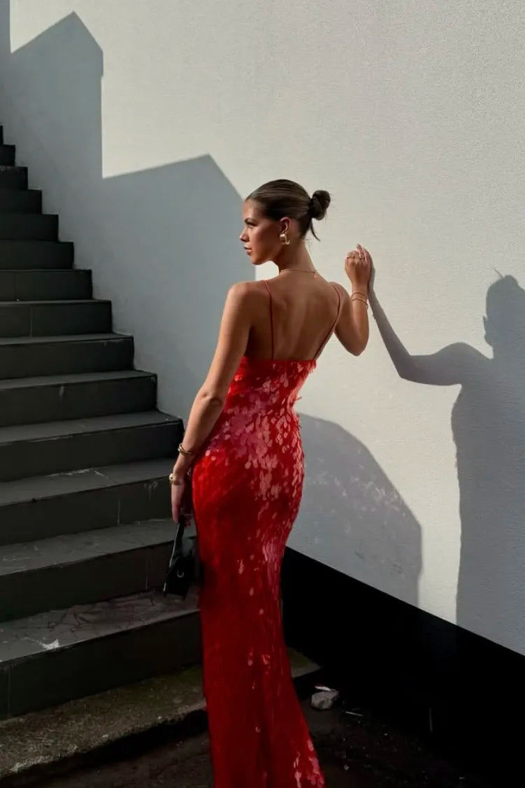 Holly | Rotes rückenfreies Damen-Maxikleid mit Pailletten und tiefem V-Ausschnitt für Hochzeitsgäste