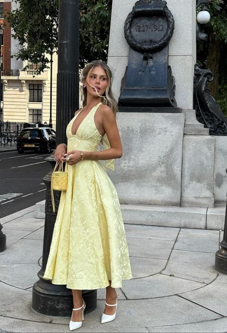 Caroline | Damen-Midikleid in A-Linie mit Neckholder für Hochzeitsgäste