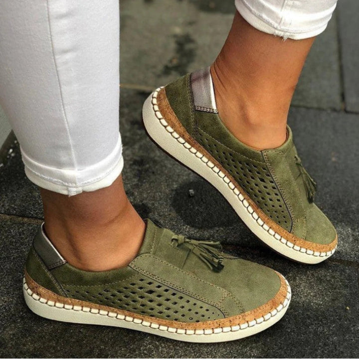 Isabelle | Perforierte Wildleder-Loafer mit Quaste für Damen