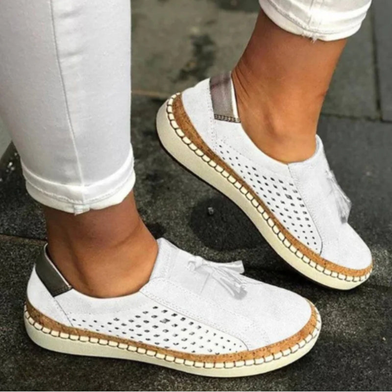 Isabelle | Perforierte Wildleder-Loafer mit Quaste für Damen