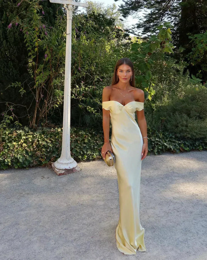 Voletta | Goldenes schulterfreies Damen-Maxikleid mit tailliertem Oberteil für Hochzeitsgäste