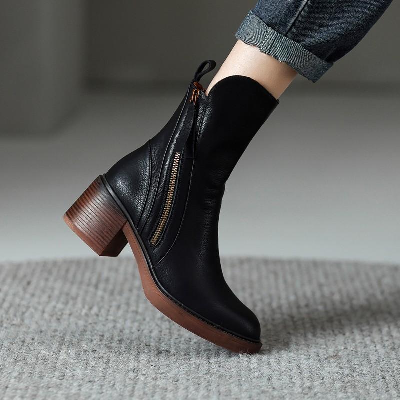 Zaria | Stiefeletten mit Blockabsatz in Holzoptik und Reissverschluss für Damen
