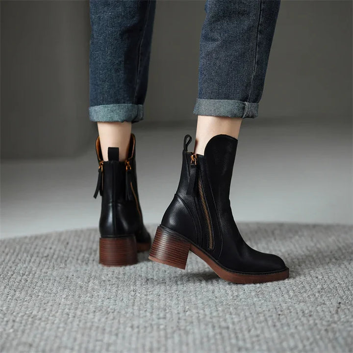 Zaria | Stiefeletten mit Blockabsatz in Holzoptik und Reissverschluss für Damen