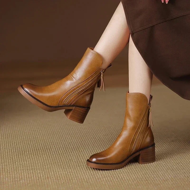 Zaria | Stiefeletten mit Blockabsatz in Holzoptik und Reissverschluss für Damen