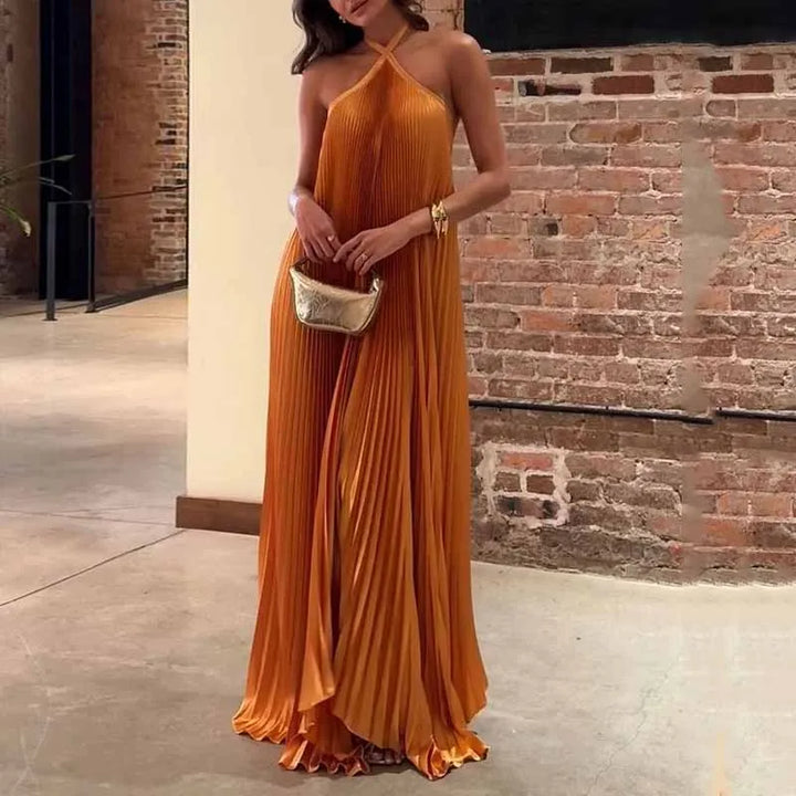 Carmen | Oranges Damen-Neckholder-Maxikleid mit durchgehenden Falten für Hochzeitsgäste