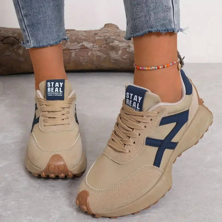 Kishori | Retro-Plateau-Sneakers mit Schnürung und Kontrasteinsätzen für Damen