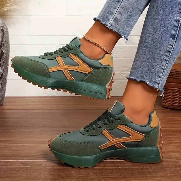 Kishori | Retro-Plateau-Sneakers mit Schnürung und Kontrasteinsätzen für Damen