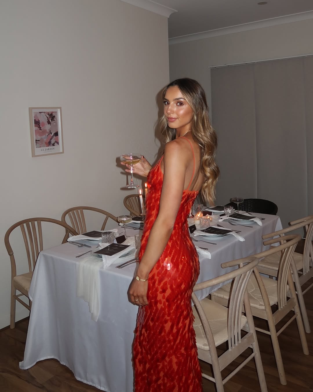 Holly | Rotes rückenfreies Damen-Maxikleid mit Pailletten und tiefem V-Ausschnitt für Hochzeitsgäste