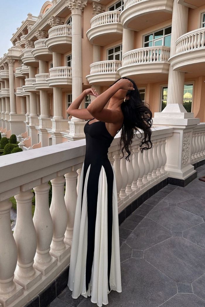 Faye | Ärmelloses Damen-Maxikleid mit V-Ausschnitt und seitlichem Stoffeinsatz für Hochzeitsgäste