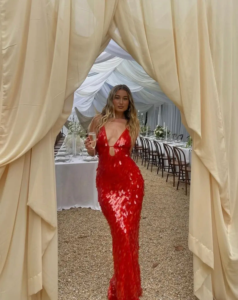 Holly | Rotes rückenfreies Damen-Maxikleid mit Pailletten und tiefem V-Ausschnitt für Hochzeitsgäste