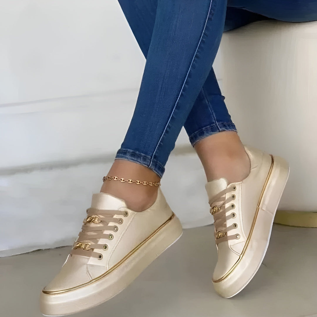 Katarzyna | Plateau-Sneakers mit Schnürung und Kettendetails für Damen