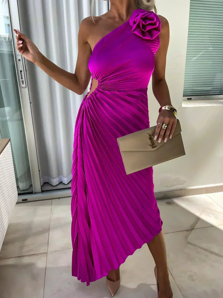 Juliette | Plissiertes One-Shoulder-Damen-Midikleid mit Stoffrose für Hochzeitsgäste