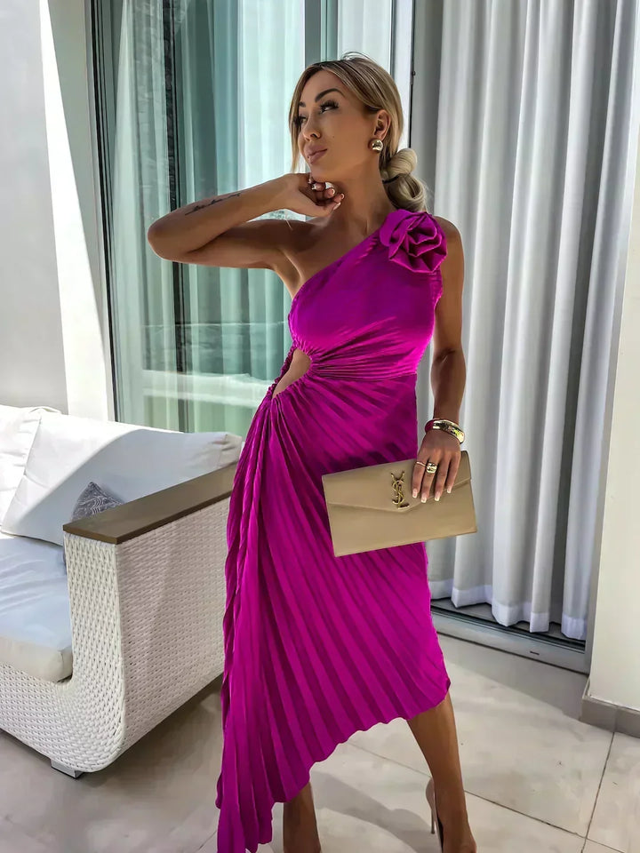 Juliette | Plissiertes One-Shoulder-Damen-Midikleid mit Stoffrose für Hochzeitsgäste