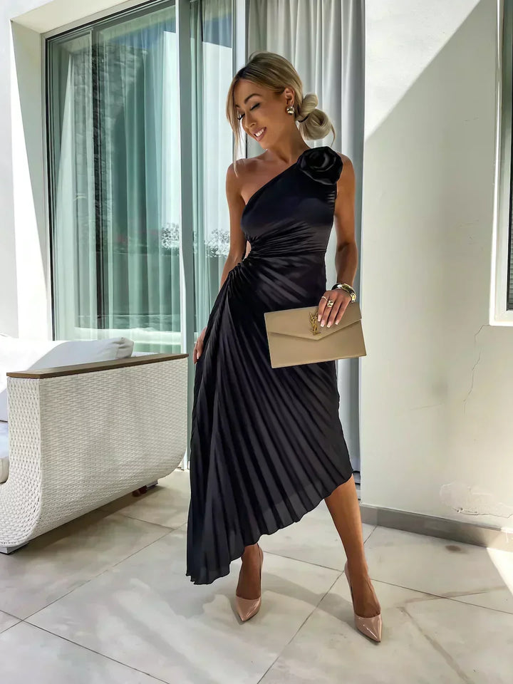 Juliette | Plissiertes One-Shoulder-Damen-Midikleid mit Stoffrose für Hochzeitsgäste