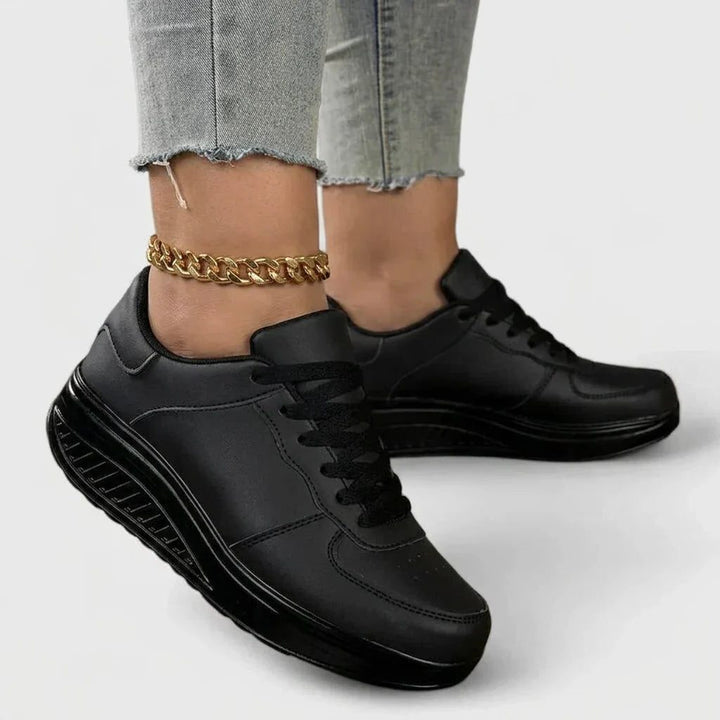 Galilea | Minimalistische Plateau-Sneakers mit Schnürung und glattem Obermaterial für Damen