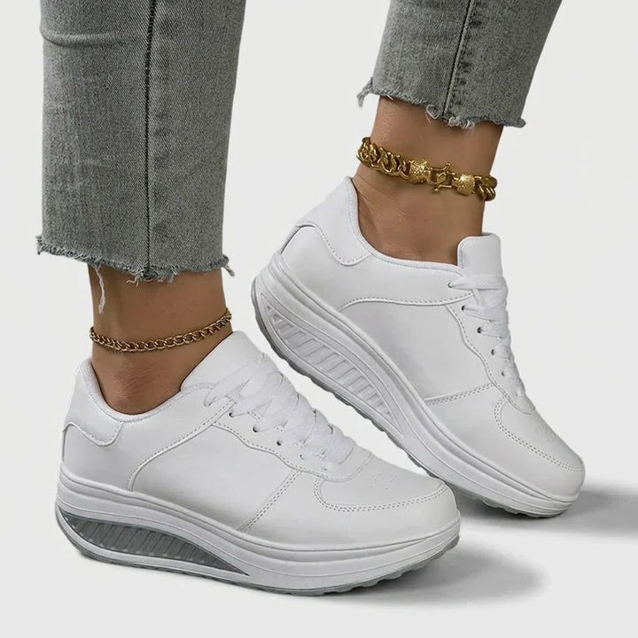 Galilea | Minimalistische Plateau-Sneakers mit Schnürung und glattem Obermaterial für Damen