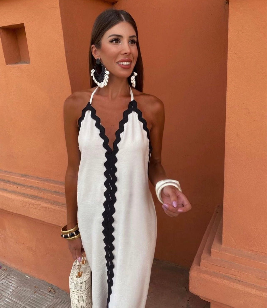 Victoria | Damen-Neckholder-Maxikleid mit V-Ausschnitt und Kontrastborte für Hochzeitsgäste