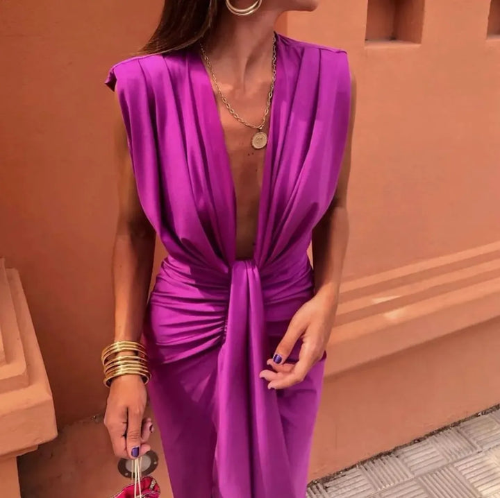 Amelia | Ärmelloses plissiertes Damen-Midikleid mit V-Ausschnitt und Wickeltaille für Hochzeitsgäste