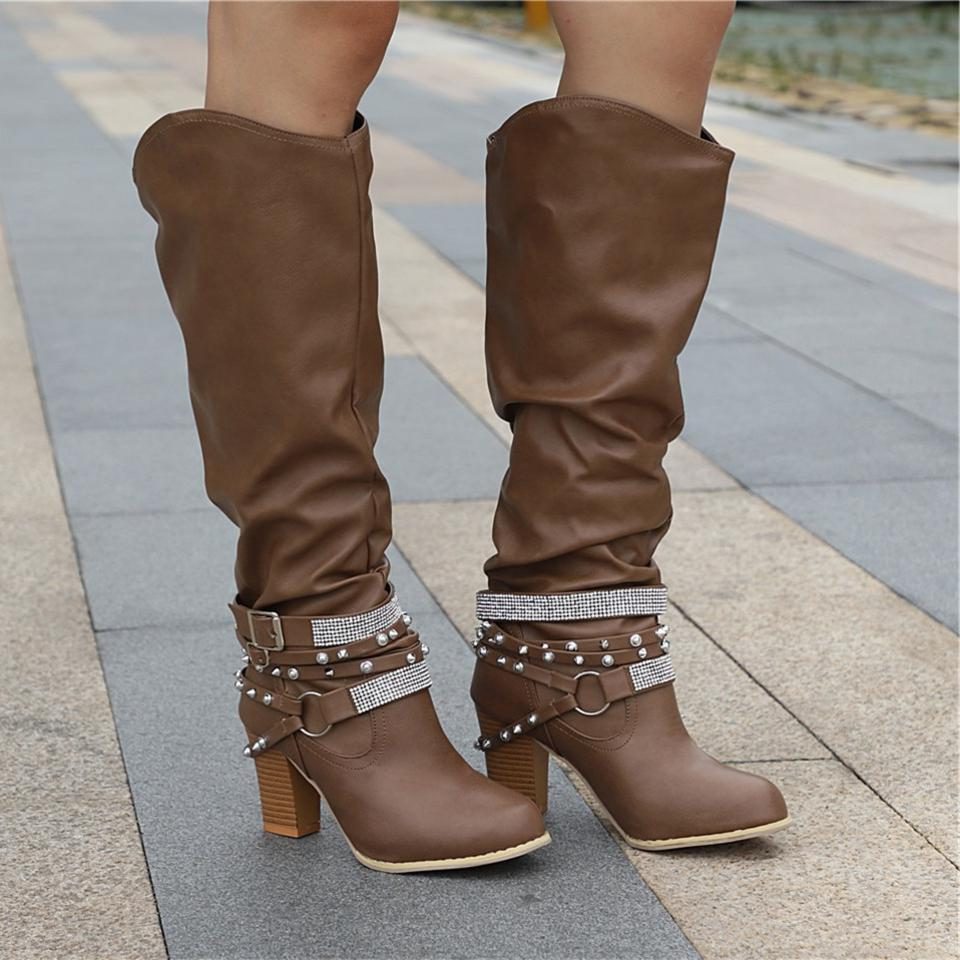 Seraphine | Kniehohe Slouch-Stiefel mit Blockabsatz und Nietenriemen für Damen