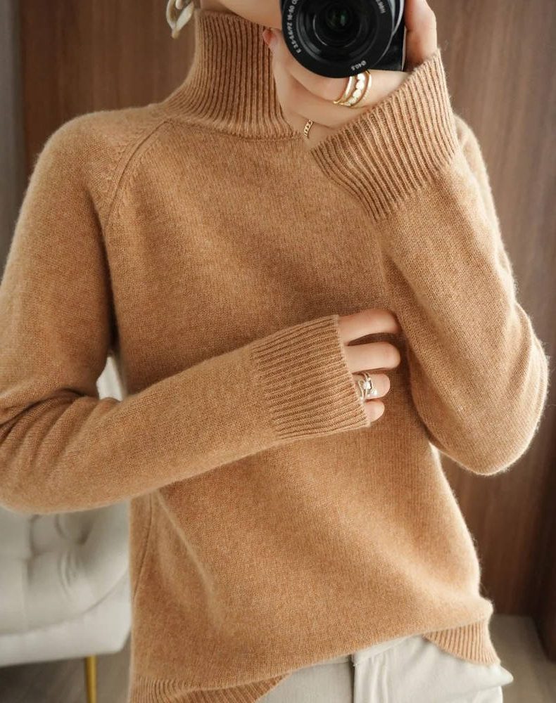 Sybille | Rippstrickpullover mit Rollkragen und Rippdetails für Damen